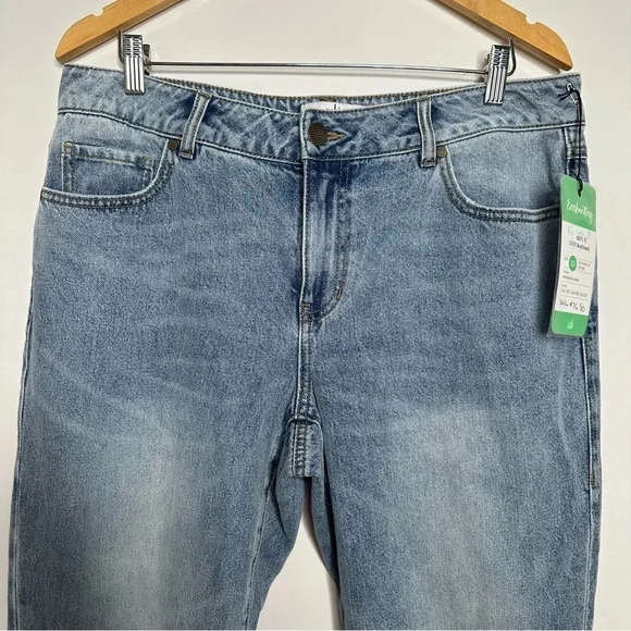 CAbi NWT Sandstorm Wash 6071 Distressed Boyfriend Jeans Size 10 - Picture 4 of 11